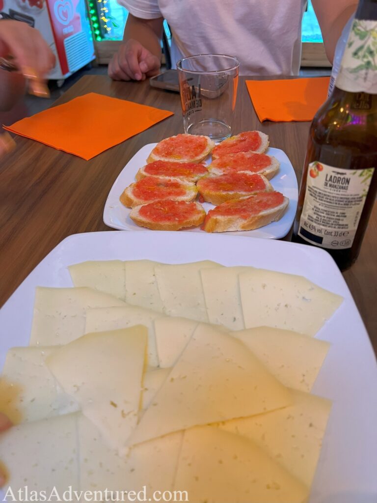 Pan con tomate and manchego cheese