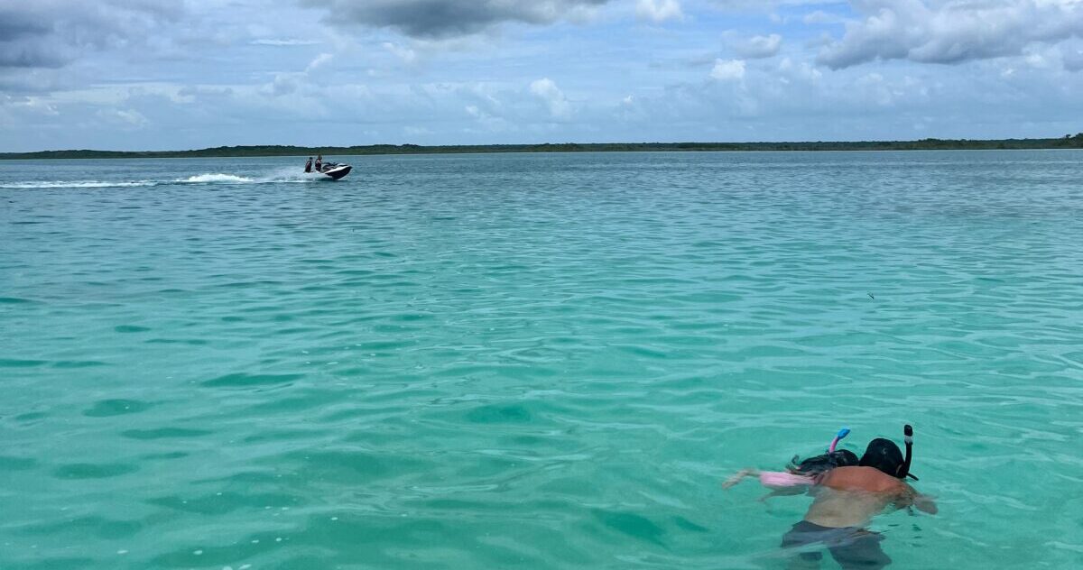 Snorkeling and jet skis in Bacalar Mexico
