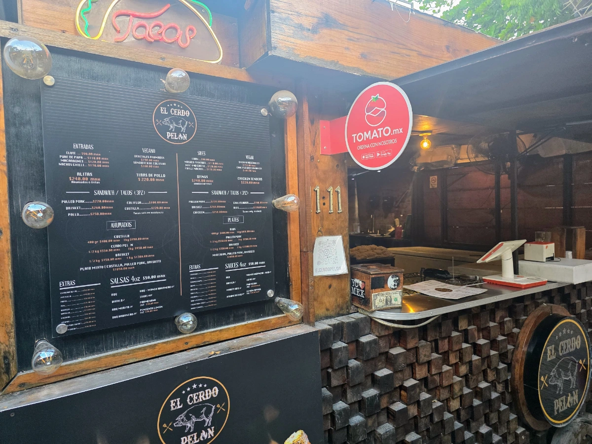 Restaurant showing they use the Tomato.mx food delivery app
