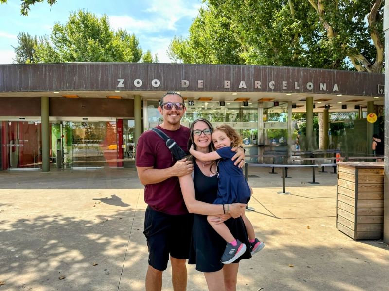 AtlasAdventured at Barcelona Zoo. How to travel on a budget