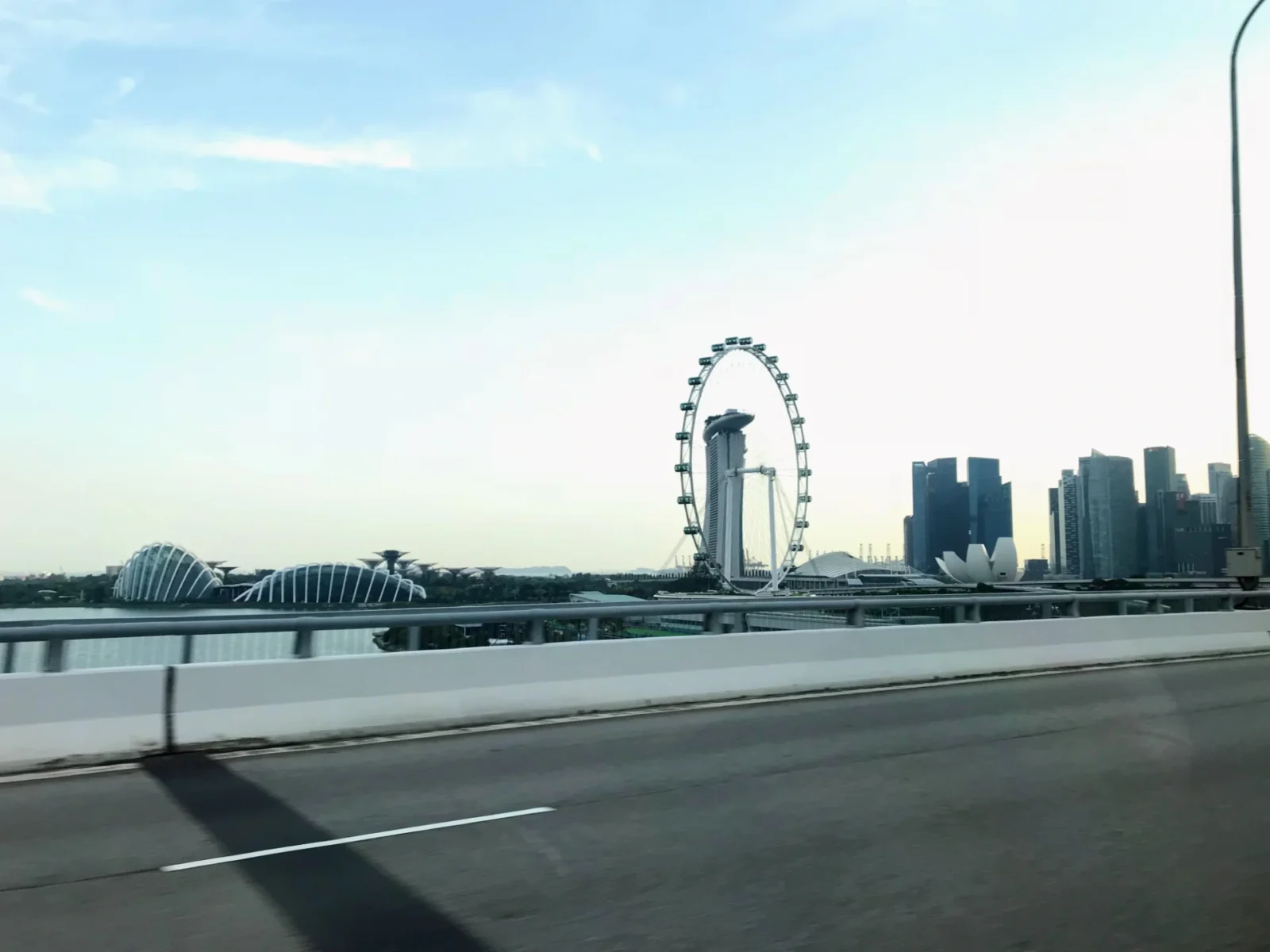 Public transportation in Singapore. Singapore budget travel tips